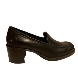 Nine West Leather Loafers. Size  6.5. 2 inch heels. Very good condition